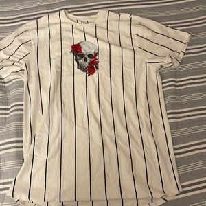Skull with rose tee